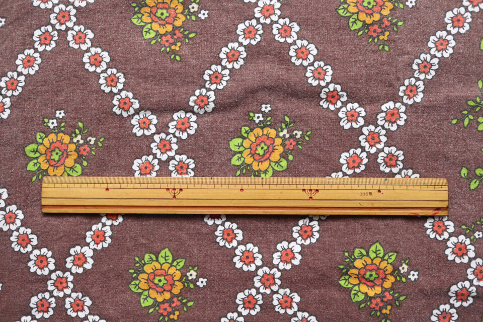 人気柄再入荷 しっとりブラウン花柄レトロ布125cm - 画像 (4)