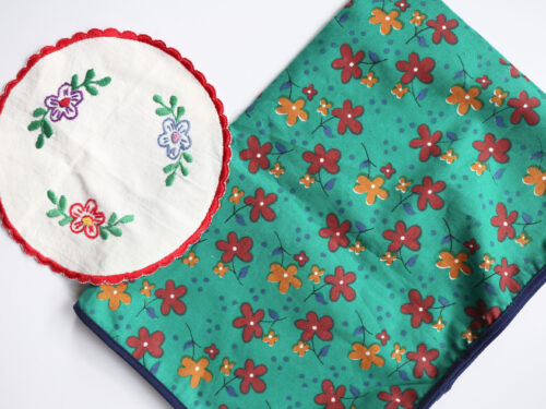 ハンド刺繍入り丸いクロスとフラワープリントクロスセット