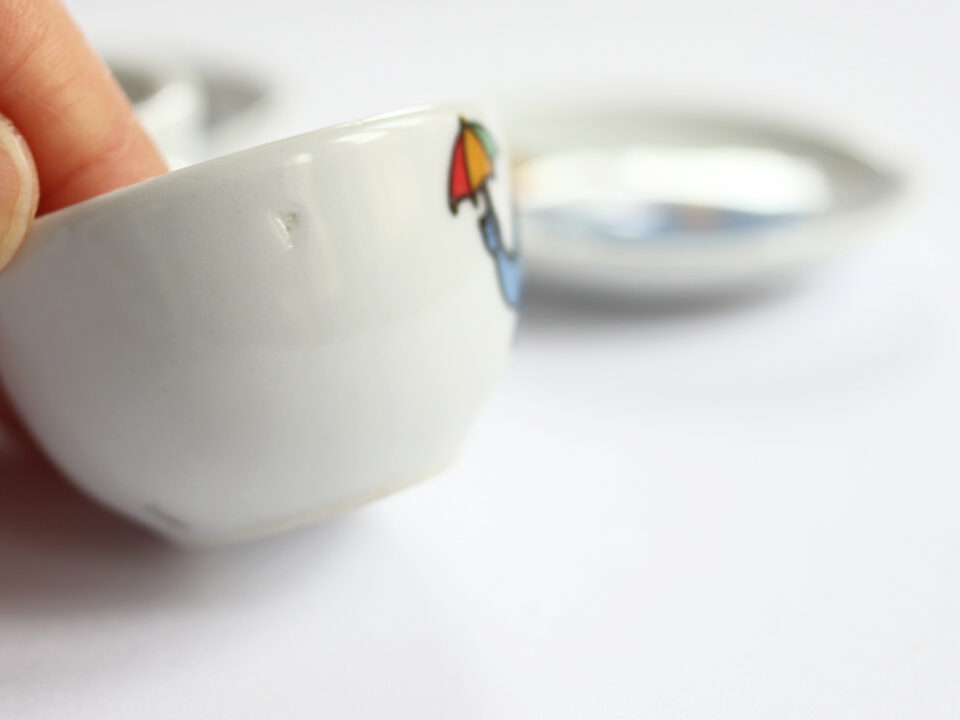 ゾウの絵柄の陶器製おままごとカップとソーサーセット - 画像 (9)