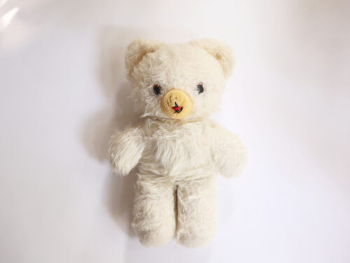平べったい白いヴィンテージテディベア