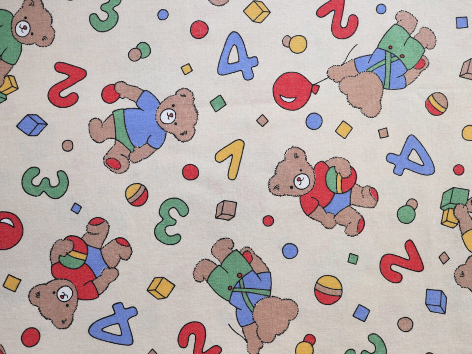 くまのイラストと数字柄 ヴィンテージファブリック 幅90cm - 画像 (2)