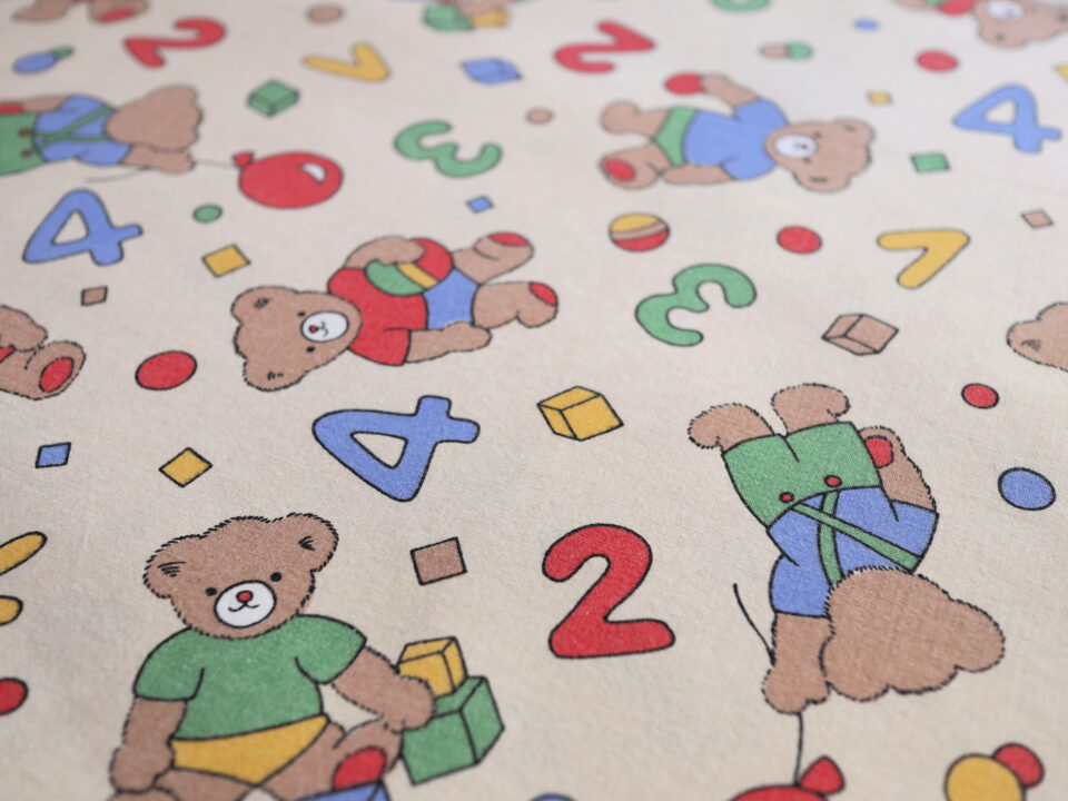 くまのイラストと数字柄 ヴィンテージファブリック 幅90cm - 画像 (3)