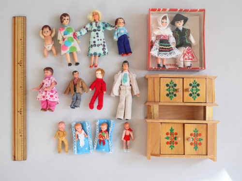 ヴィンテージ ミニドールまとめ売り 木製ドール家具付 東欧民族衣装ドールなど