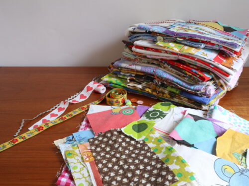 ヴィンテージファブリックはぎれお楽しみセット200g＋ボタン＋テープ