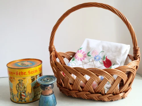 ヴィンテージ雑貨4点セット / かご・缶・陶器・刺繍クロス